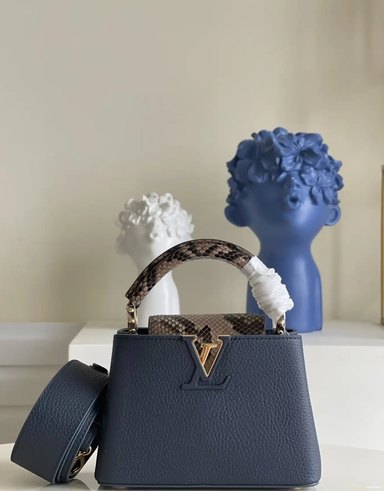 VUITTON LOUIS MINI CAPUCINES 0528